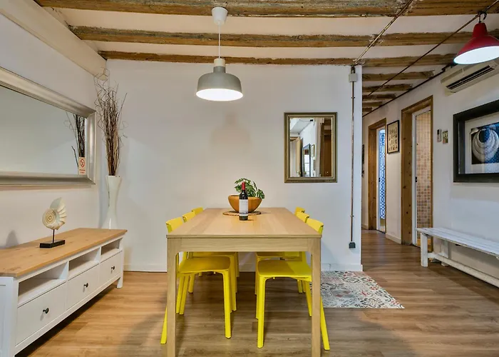 Encanto En Las Ramblas: Espacio Perfecto Para 9