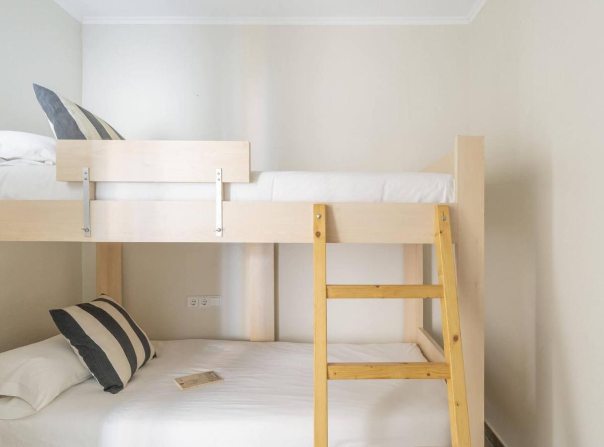 Margarit 4 Bedroom Apartment *