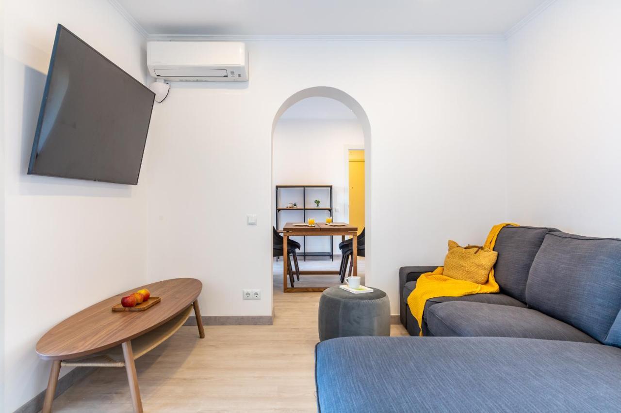 3Br - 2Bh Sunny And Spacious Apartment 10 Min Walk From Beach Apartment