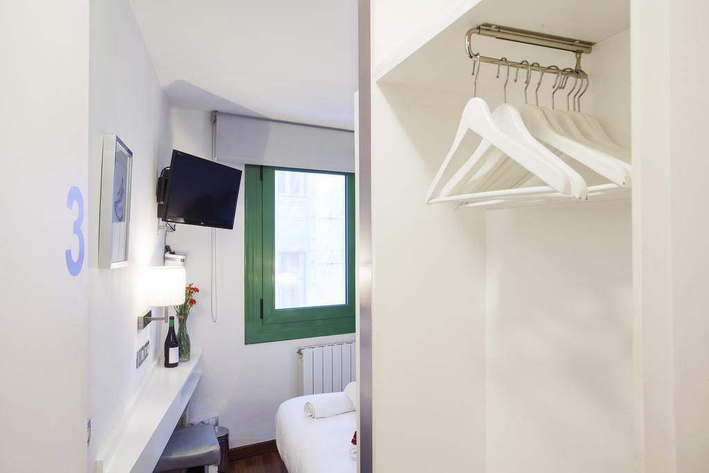 Triple With Private Bathroom In Gothic Guest house 2*