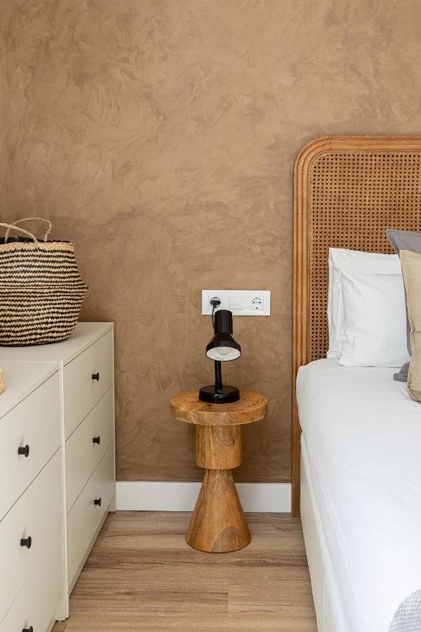 Walk To Ramblas Sun-filled&cozy Apartment *