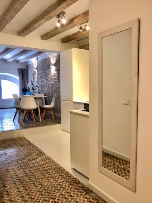 Revamped Historic 3 In Center Appartement