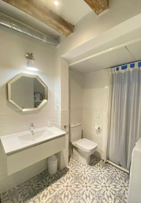 Revamped Historic 3 In Center Barcelona