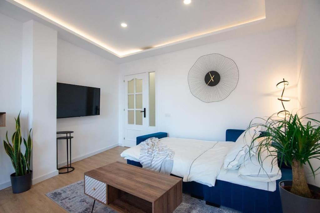 Apartment +25y Only, Family Flat Near The *