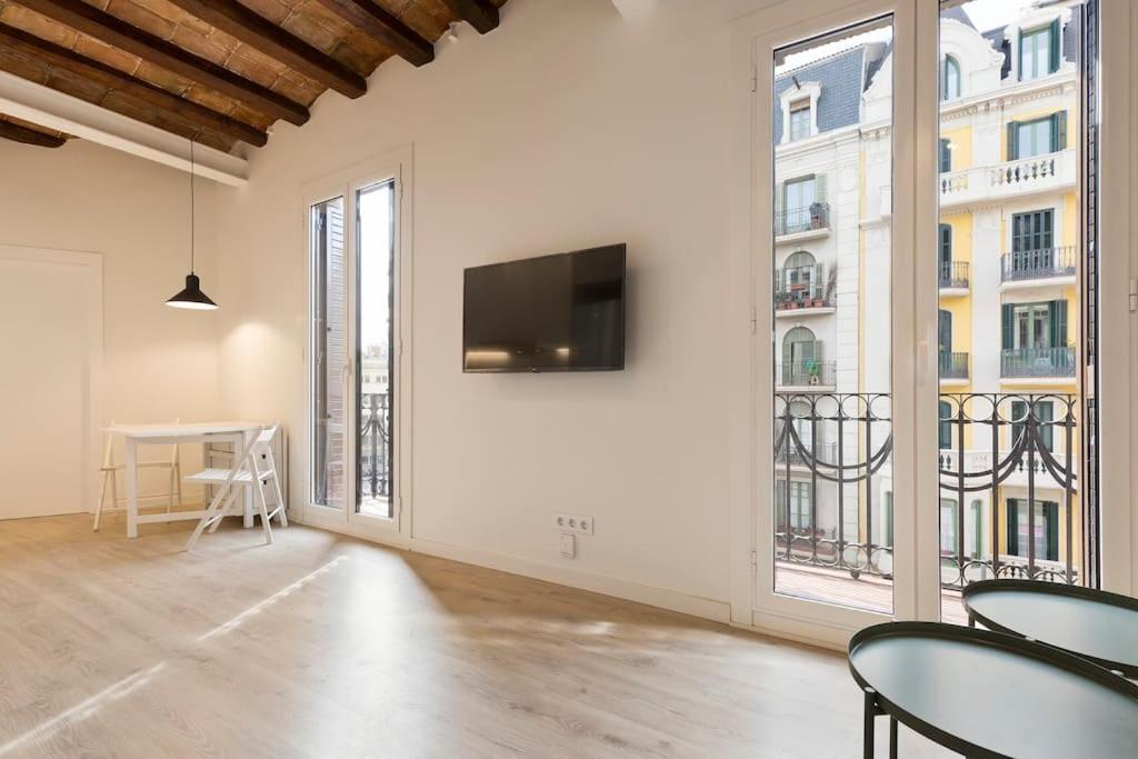 Modern And Bright Well Located In Gracia Apartment *