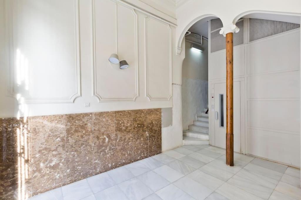 Apartment Modern And Bright Well Located In Gracia
