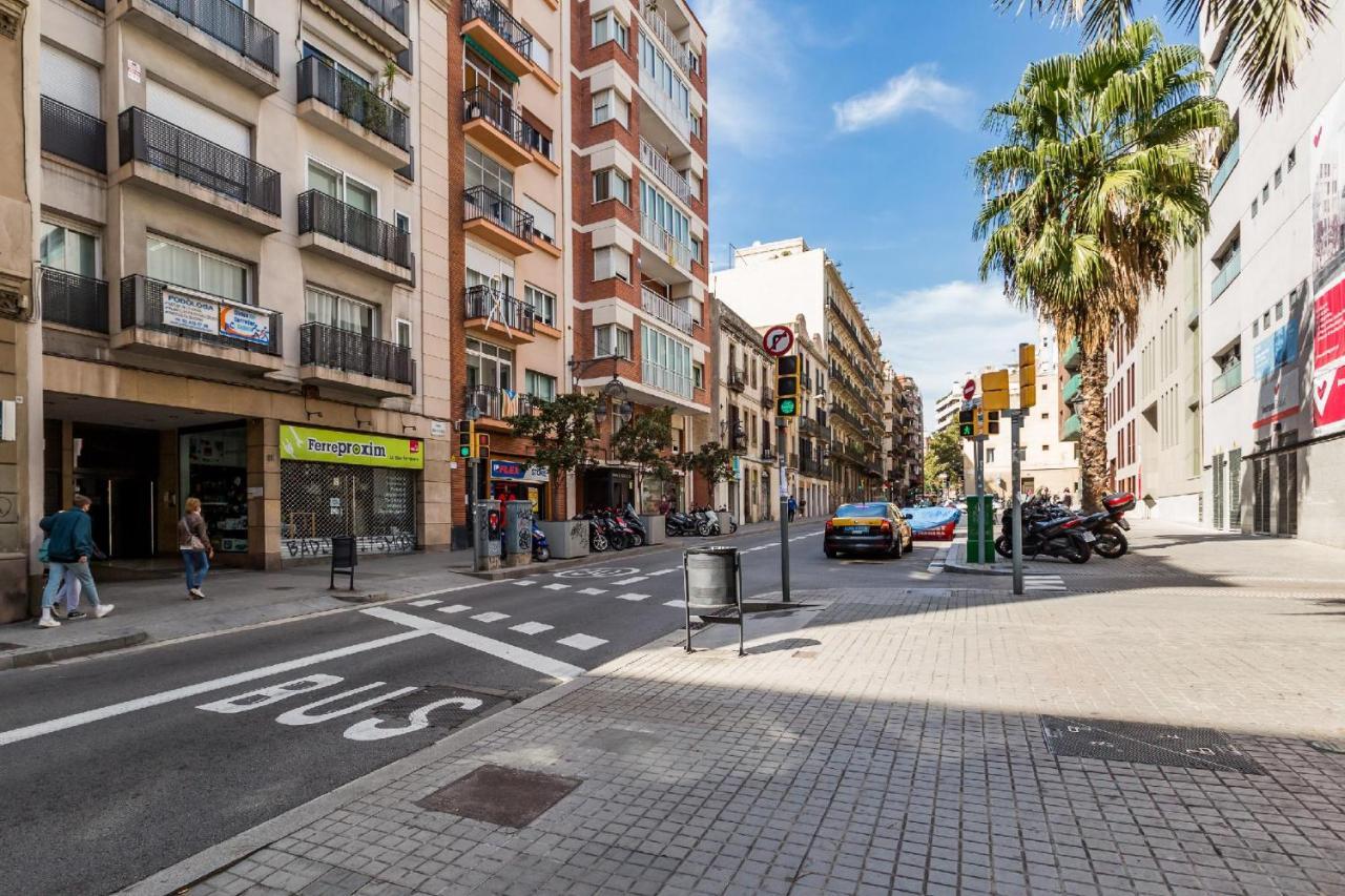Gracia Gem Ac, Near Fontana Metro, Hipster Haven