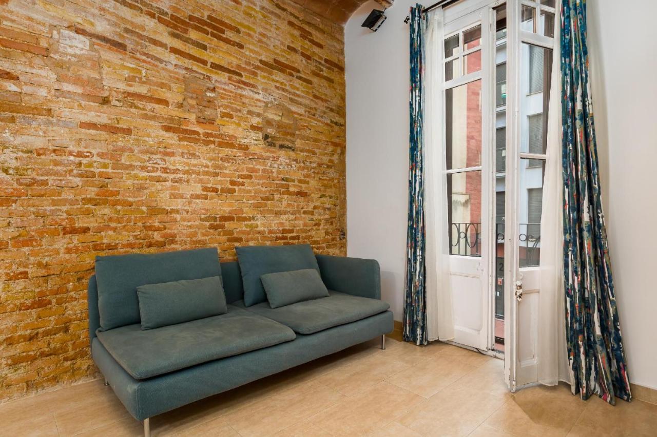 Gracia Gem Ac, Near Fontana Metro, Hipster Haven Apartment *
