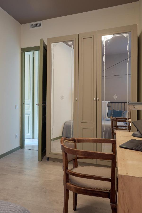 Maya - Two Bedroom In Enric Granados Apartment