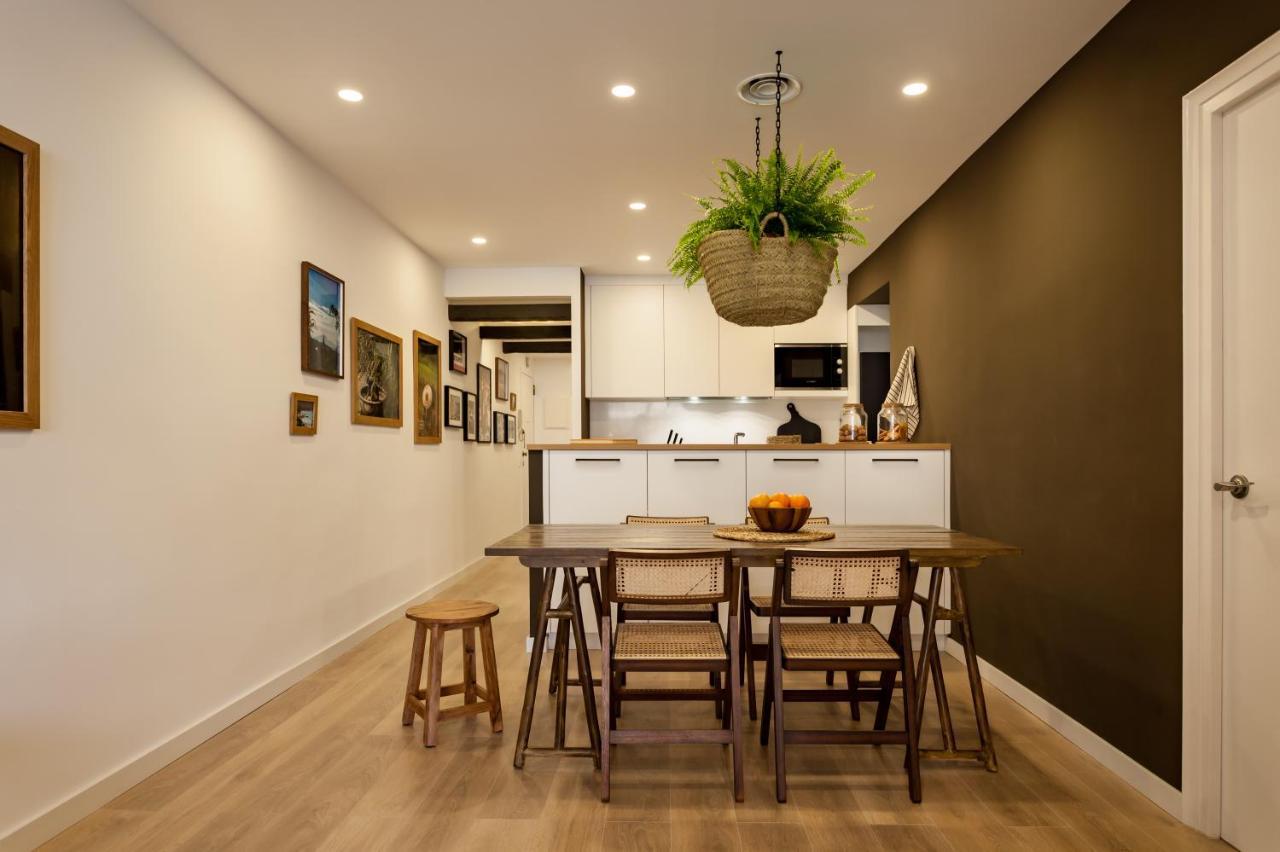 Taman - Three Bedroom In Casanova Street Apartment *