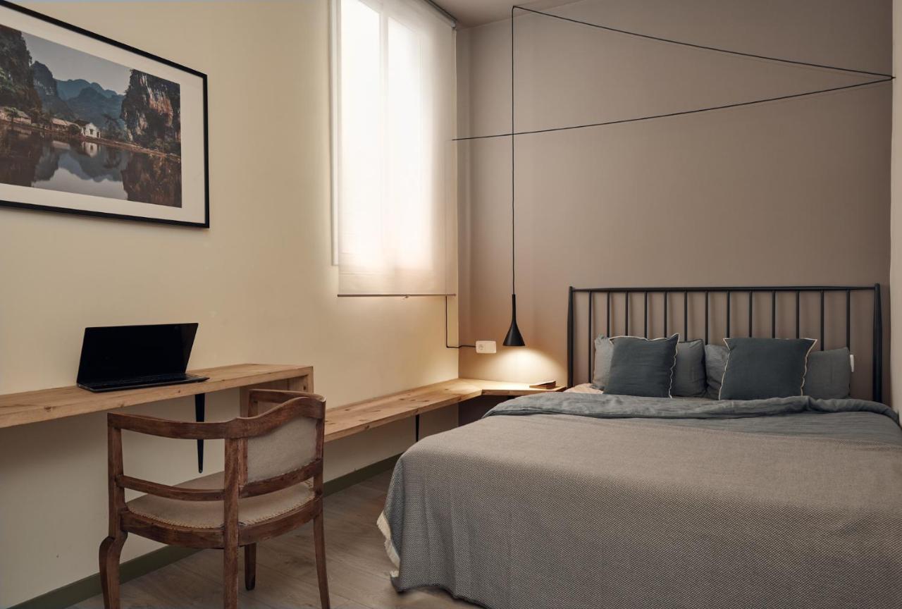 Maya - Two Bedroom In Enric Granados Apartment Barcelona