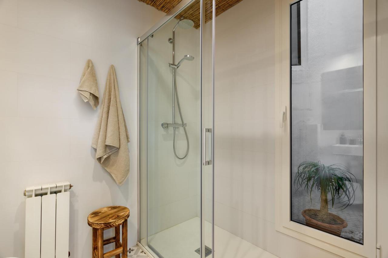 Hidalgo - Two Bedroom In Eixample Apartment