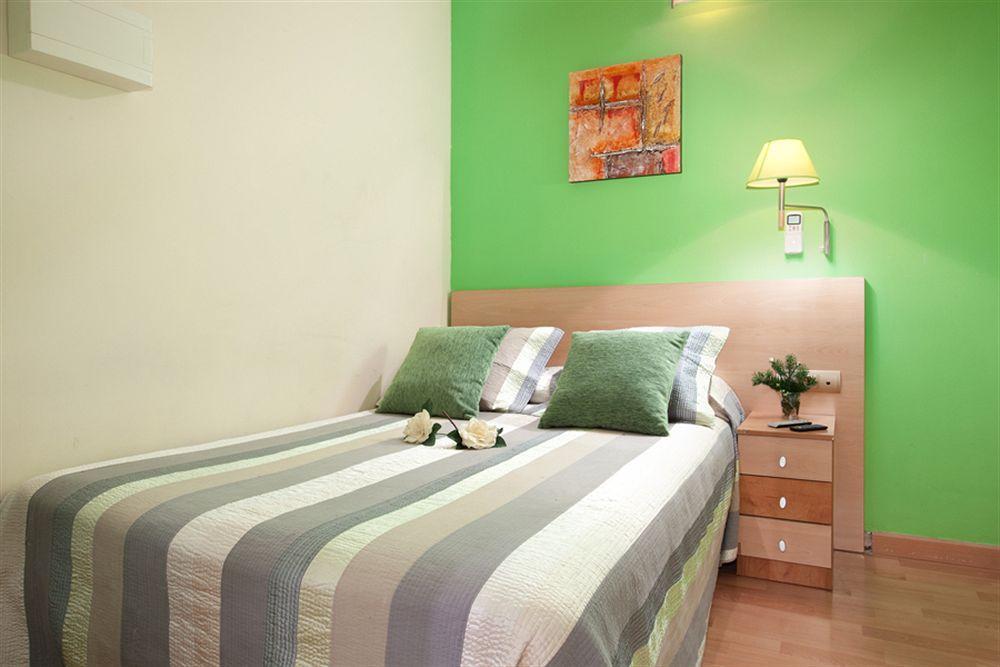 Felipe Ii Hostel Barcelona