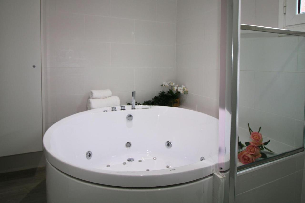 Luxurius For 4 People With Jacuzzi Barcelona