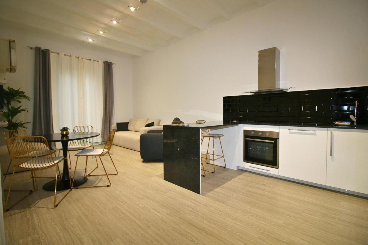 Apartment Luxurius For 4 People With Jacuzzi Barcelona