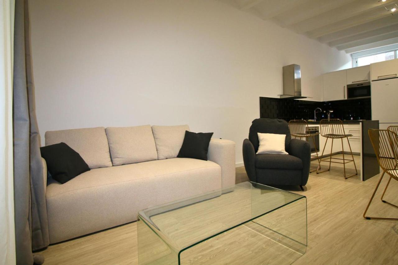 Luxurius For 4 People With Jacuzzi Apartment Barcelona