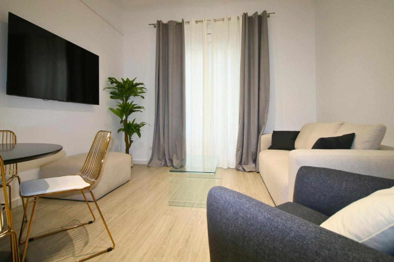 Luxurius For 4 People With Jacuzzi Apartment Barcelona