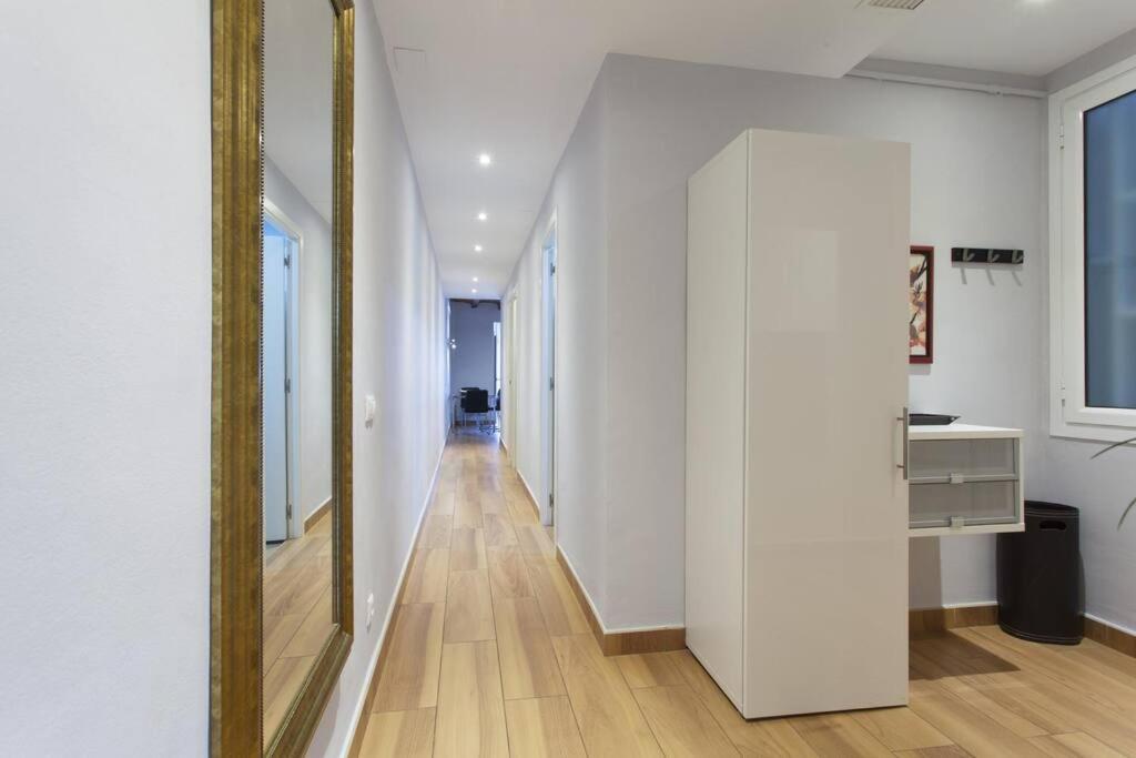Bright & Spacious Family Flat In Apartment