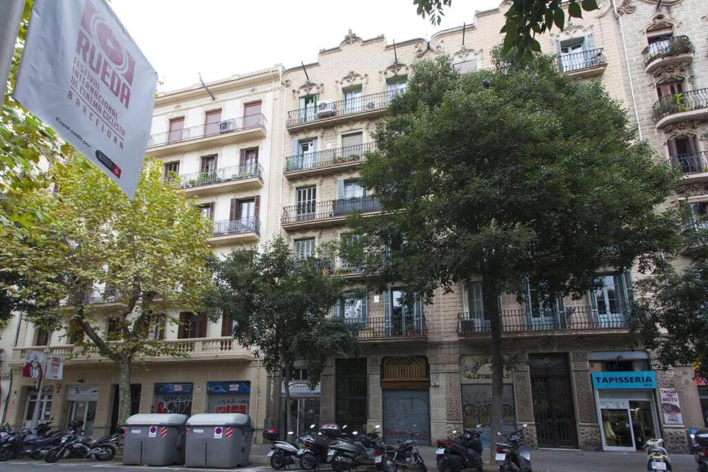 Bright & Spacious Family Flat In Apartment Barcelona