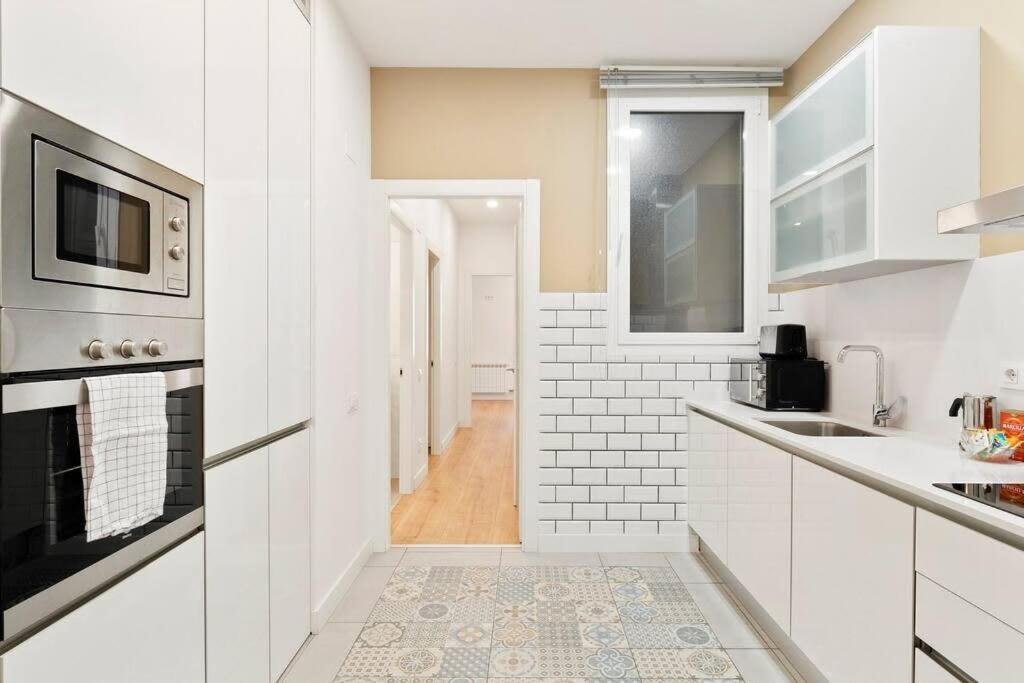 Arc De Triomf Luxury Modern 2-bedroom 2-bathroom Apartment