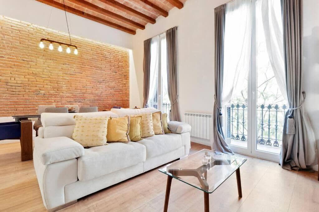 Arc De Triomf Luxury Modern 2-bedroom 2-bathroom Apartment