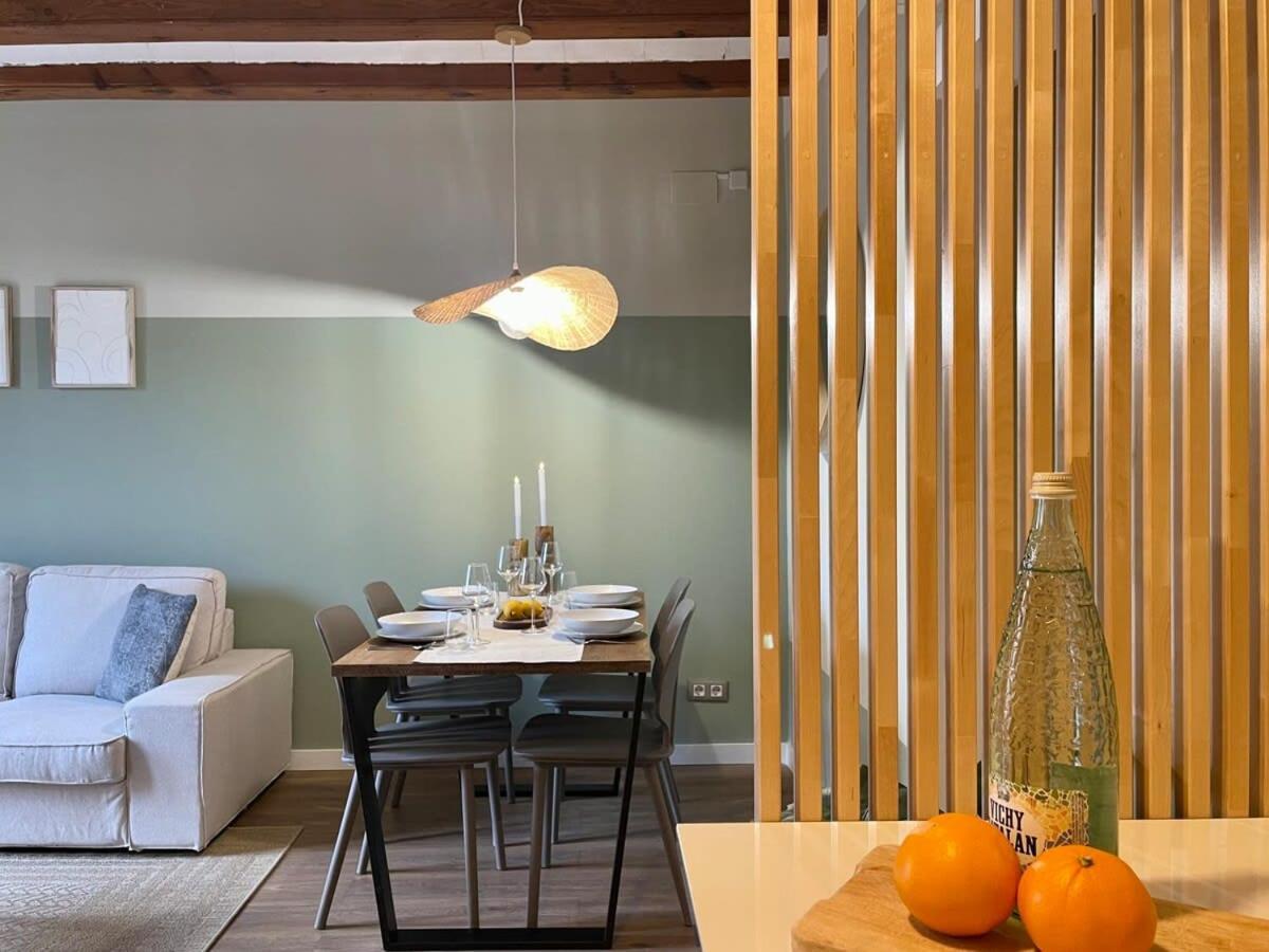 Apartment Plaza Catalunya Recently Renovated 5bd-4bth Barcelona