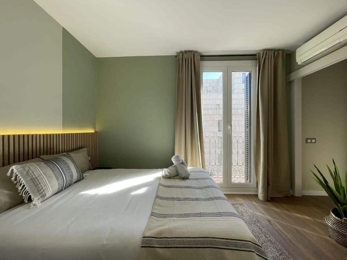 Apartment Plaza Catalunya Recently Renovated 5bd-4bth *