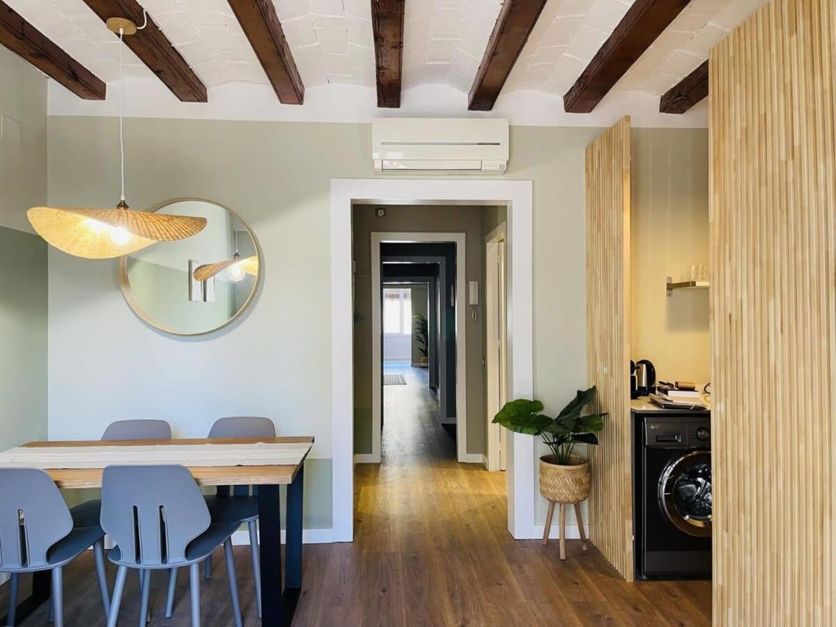 Plaza Catalunya Recently Renovated 5bd-4bth Apartment *