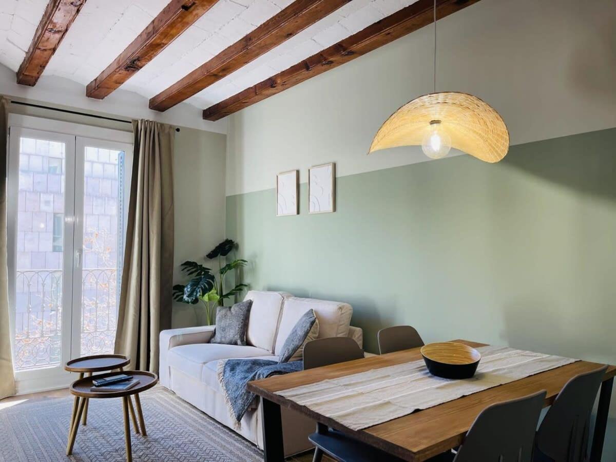 Plaza Catalunya Recently Renovated 5bd-4bth *