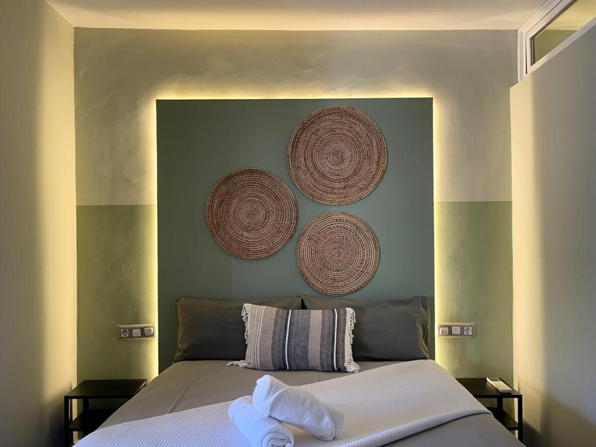 Plaza Catalunya Recently Renovated 5bd-4bth Apartment