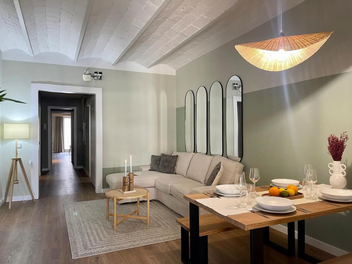 Plaza Catalunya Recently Renovated 5bd-4bth *