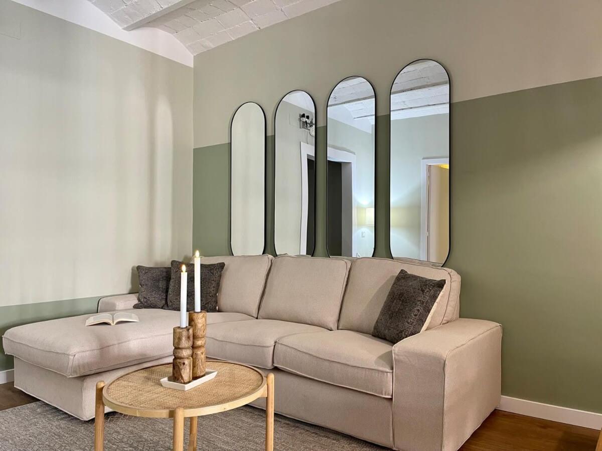 Apartment Plaza Catalunya Recently Renovated 5bd-4bth Barcelona