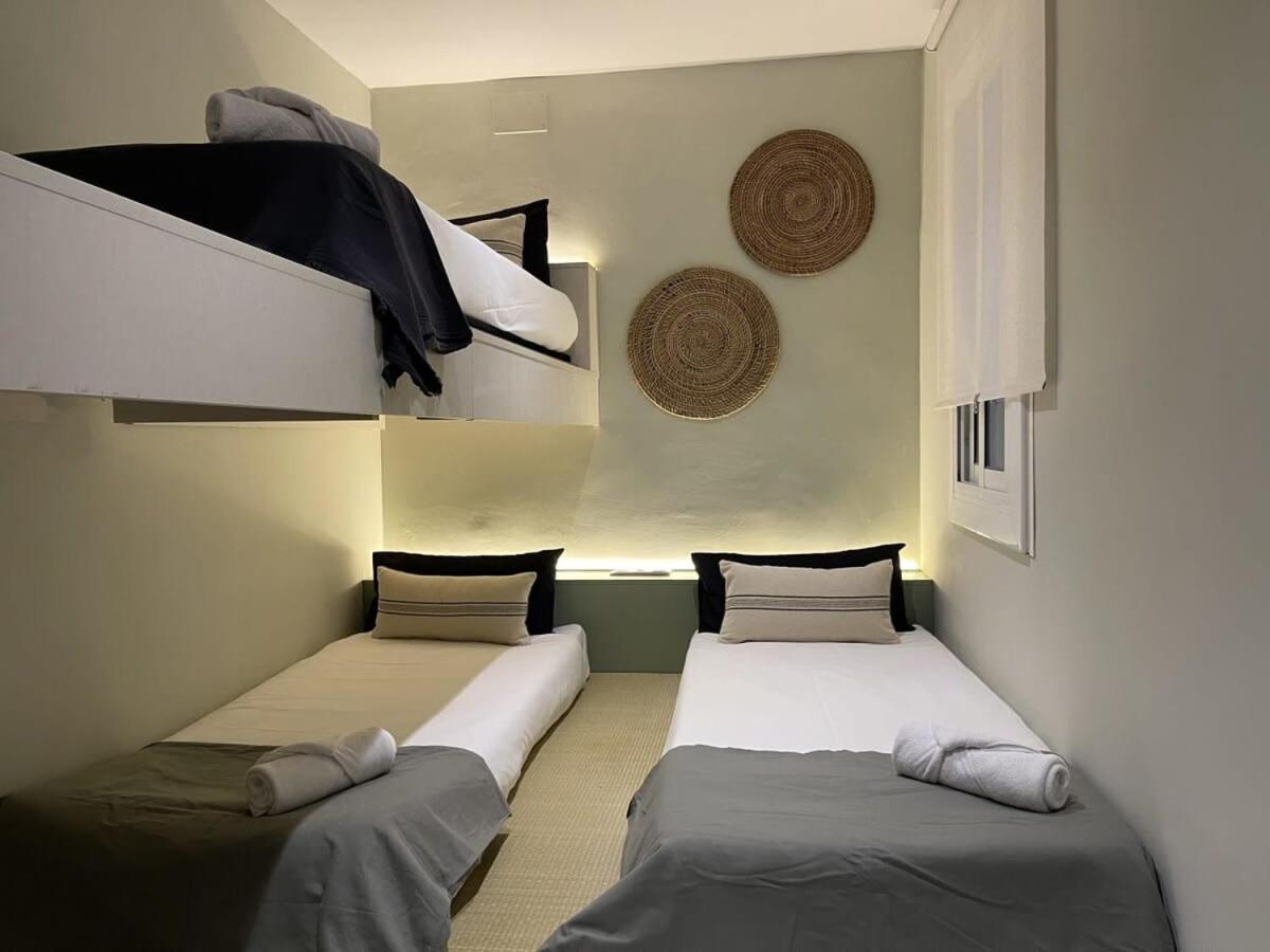 Plaza Catalunya Recently Renovated 5bd-4bth Apartment *
