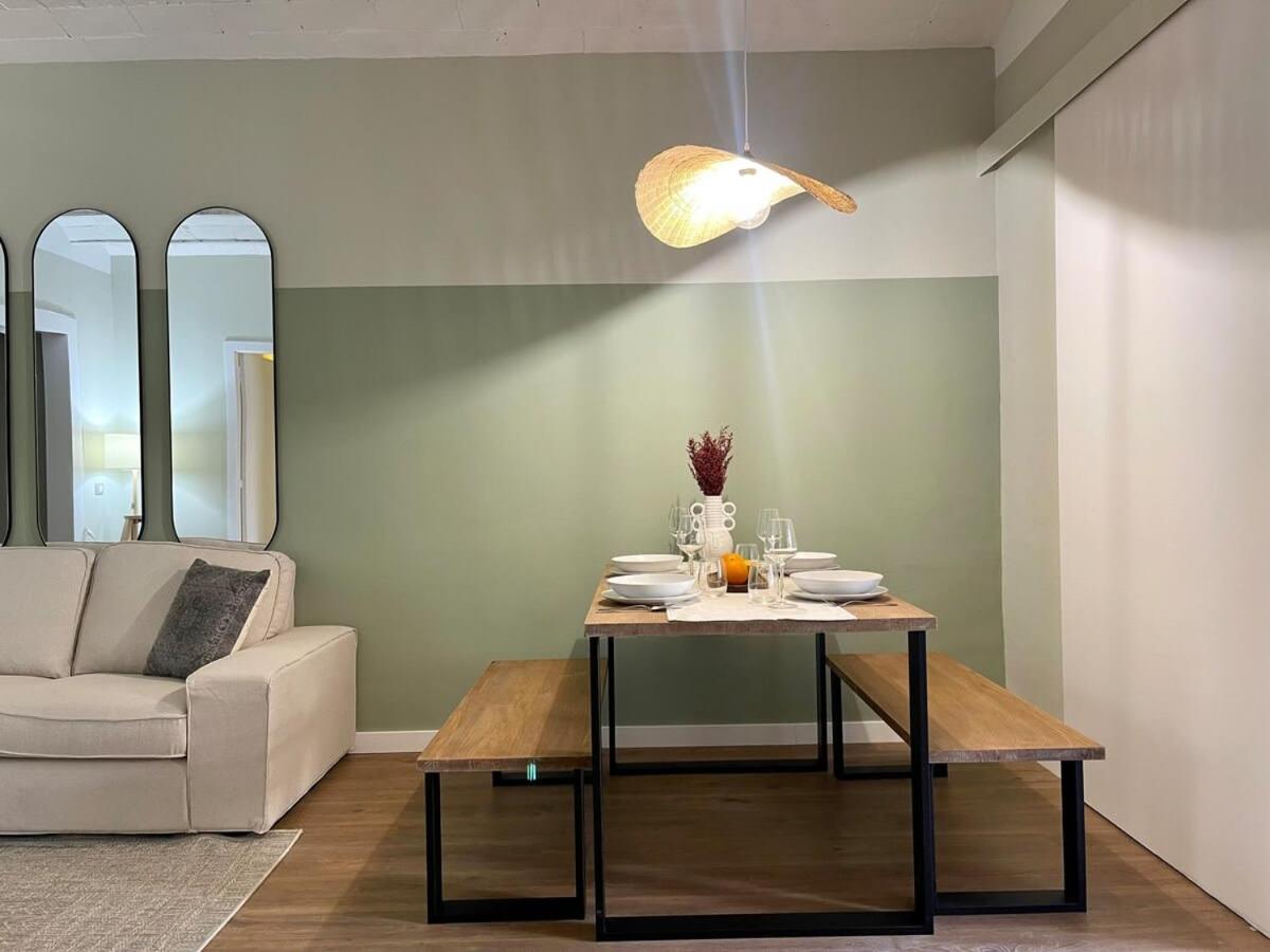 Plaza Catalunya Recently Renovated 5bd-4bth Apartment Barcelona