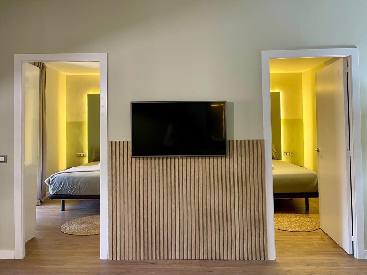 Plaza Catalunya Recently Renovated 5bd-4bth Apartment