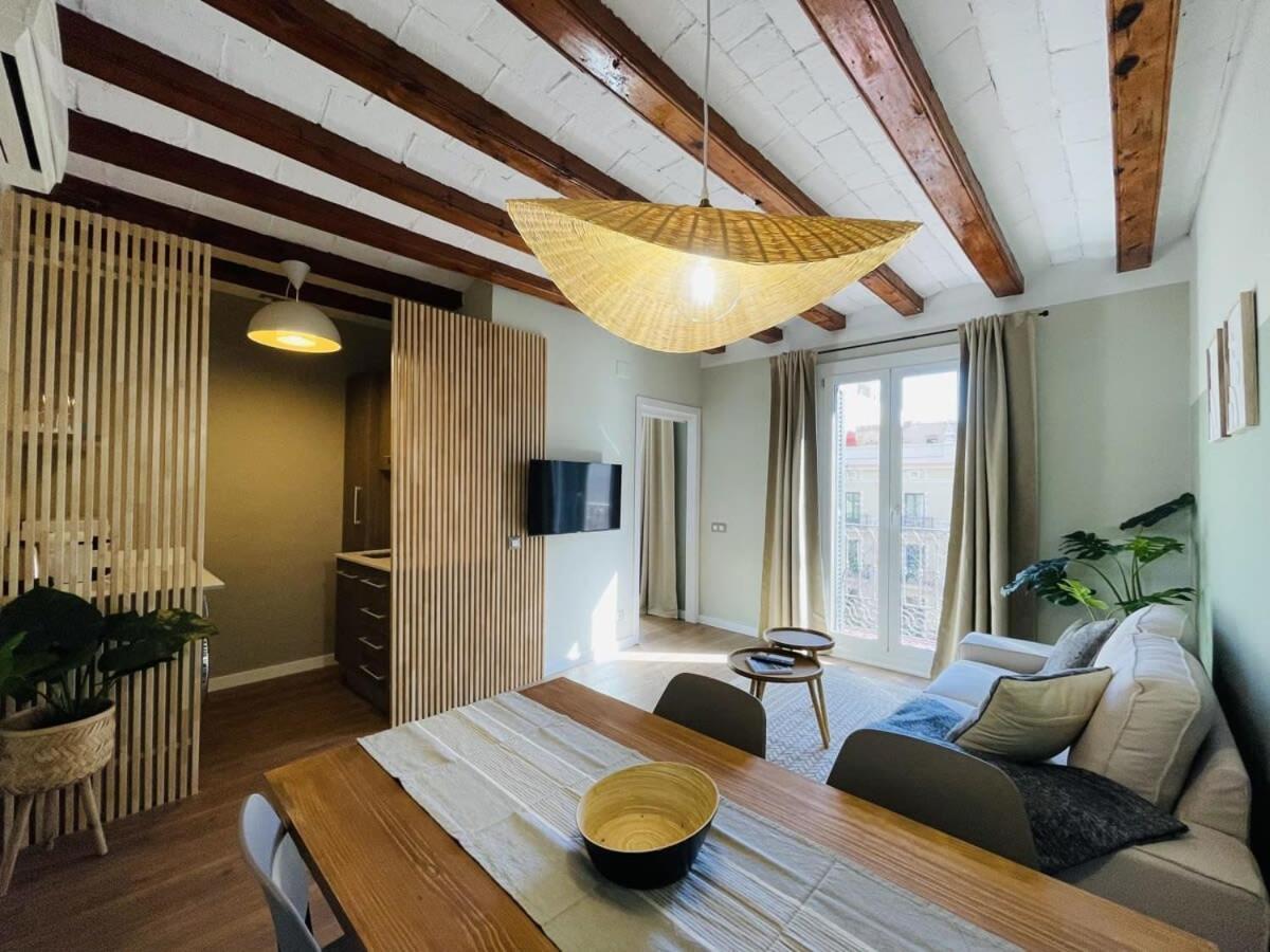 Plaza Catalunya Recently Renovated 5bd-4bth * Barcelona