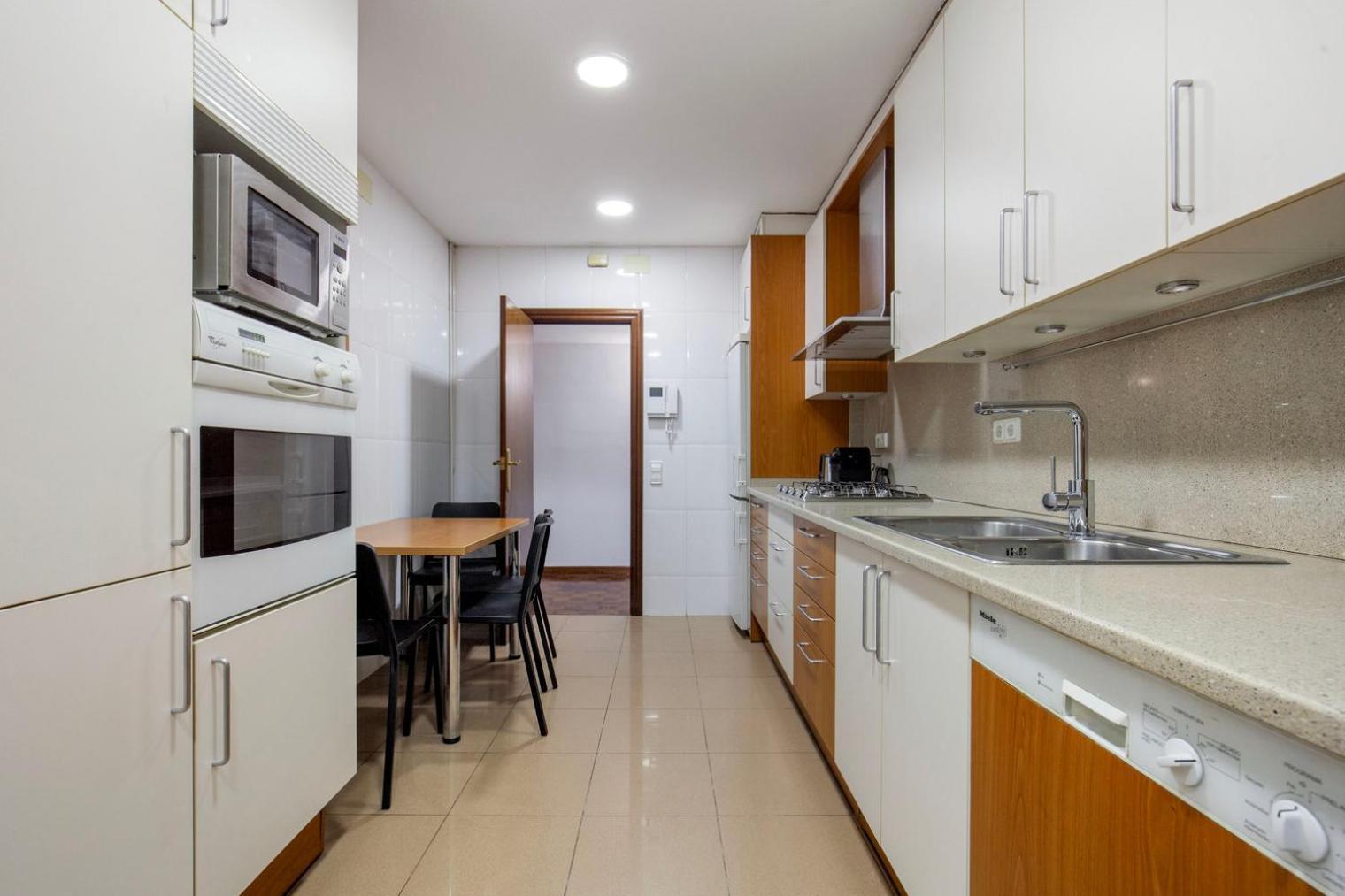 Blueground Galvany Balcony Furnished Bcn-127 Apartment Barcelona