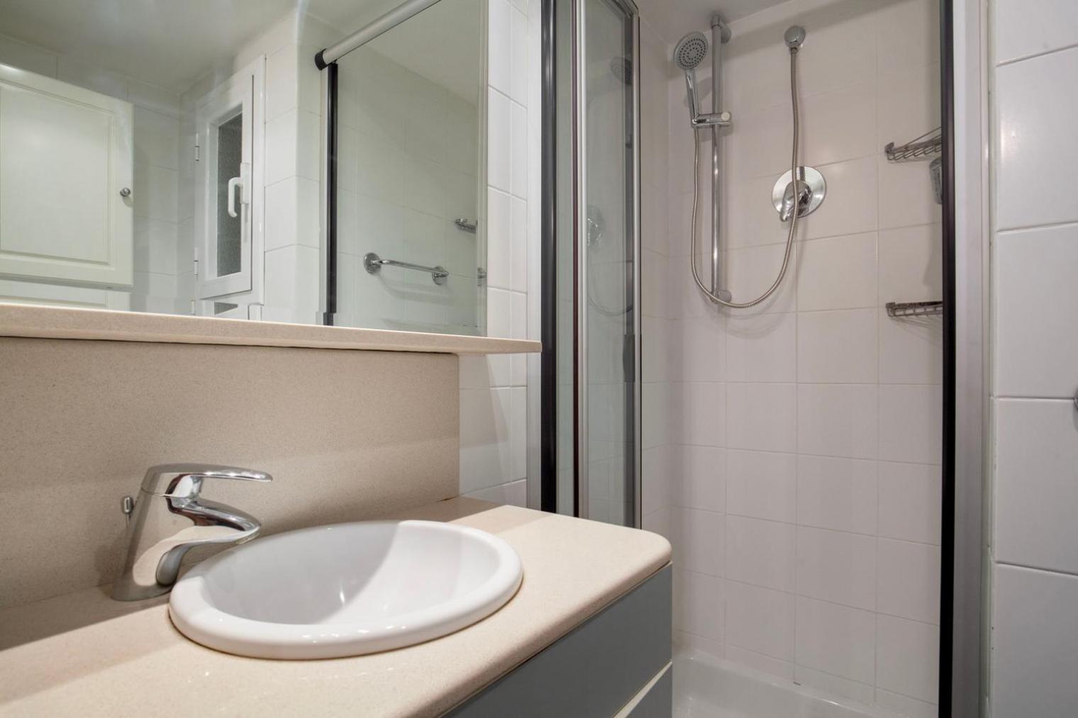 Blueground Galvany Balcony Furnished Bcn-127 * Barcelona
