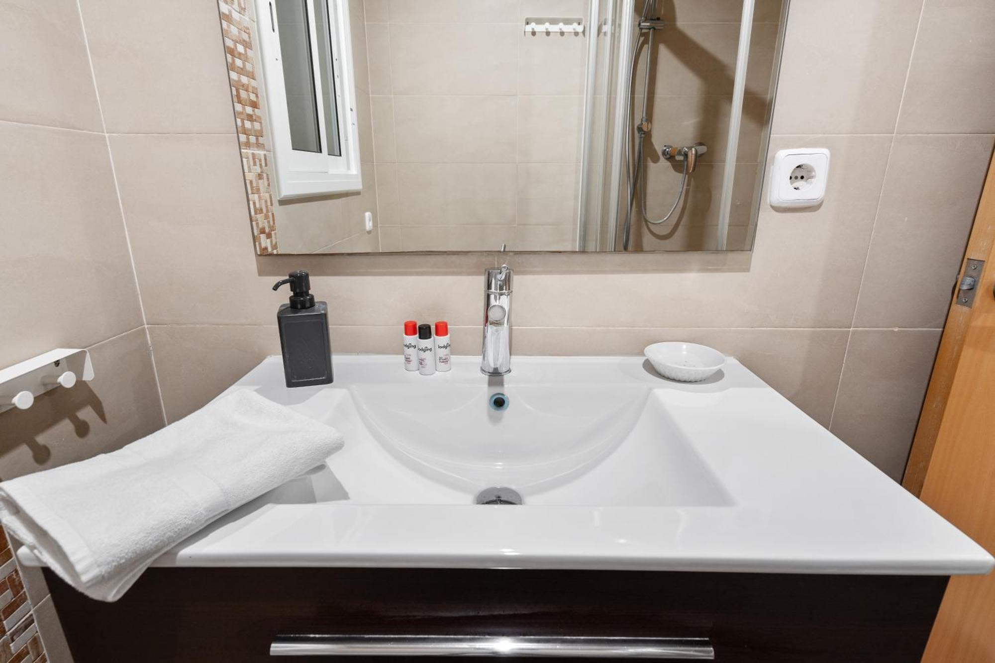 Recently Renovated 2 Bedroom In Eixample Appartement