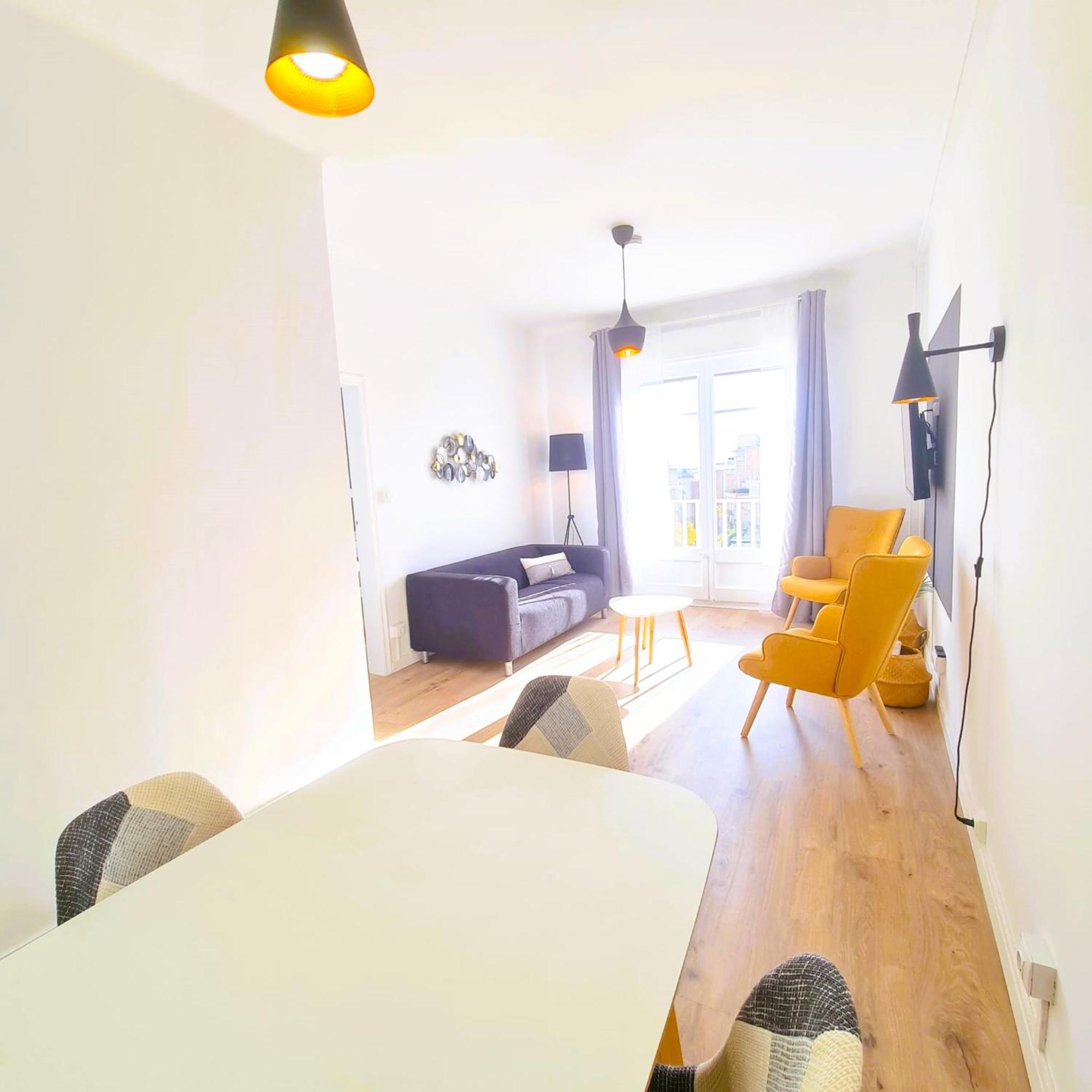 Apartment G74 Avenida Gaudi 4 Bedrooms With Balcony- Sagrada Familia Barcelona
