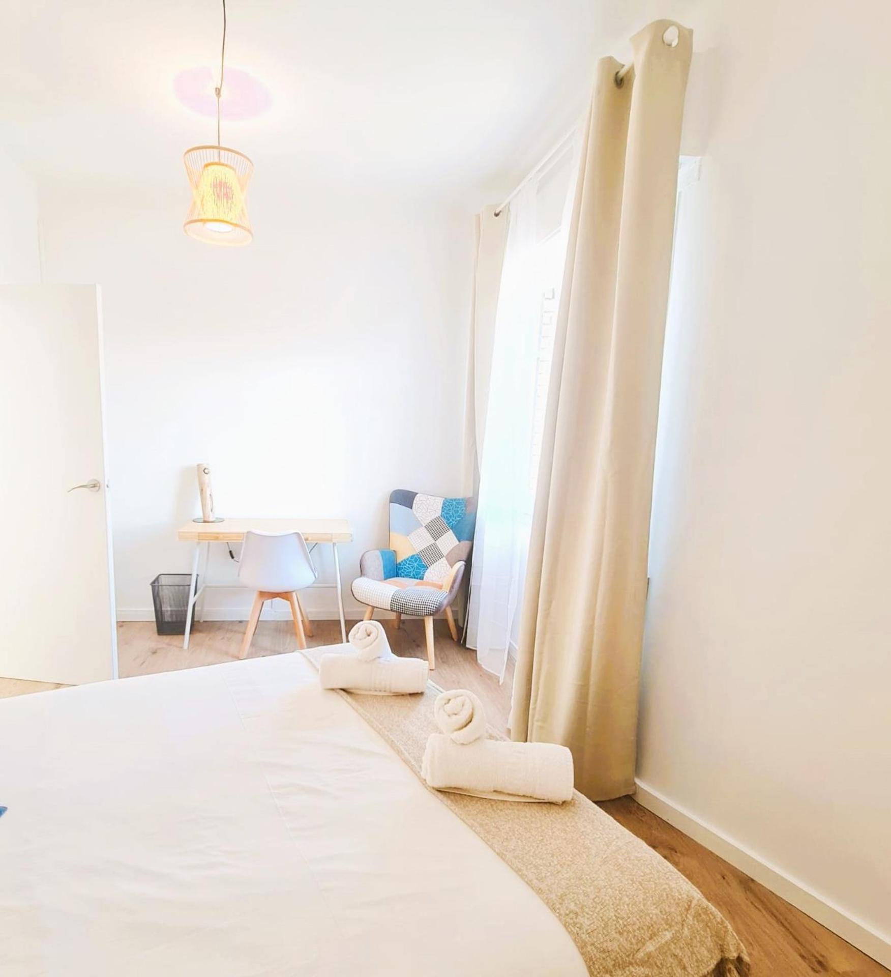 Apartamento G74 Avenida Gaudi 4 Bedrooms With Balcony- Sagrada Familia Barcelona