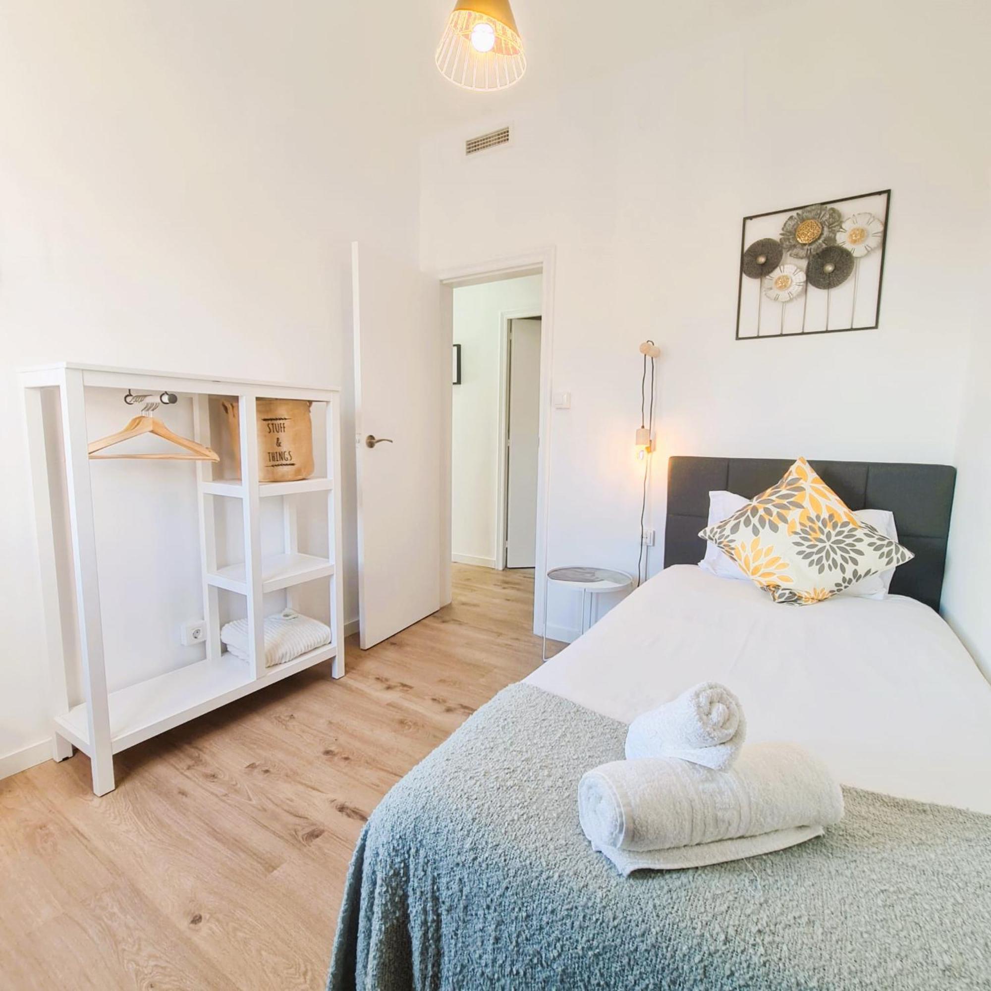G74 Avenida Gaudi 4 Bedrooms With Balcony- Sagrada Familia Barcelone