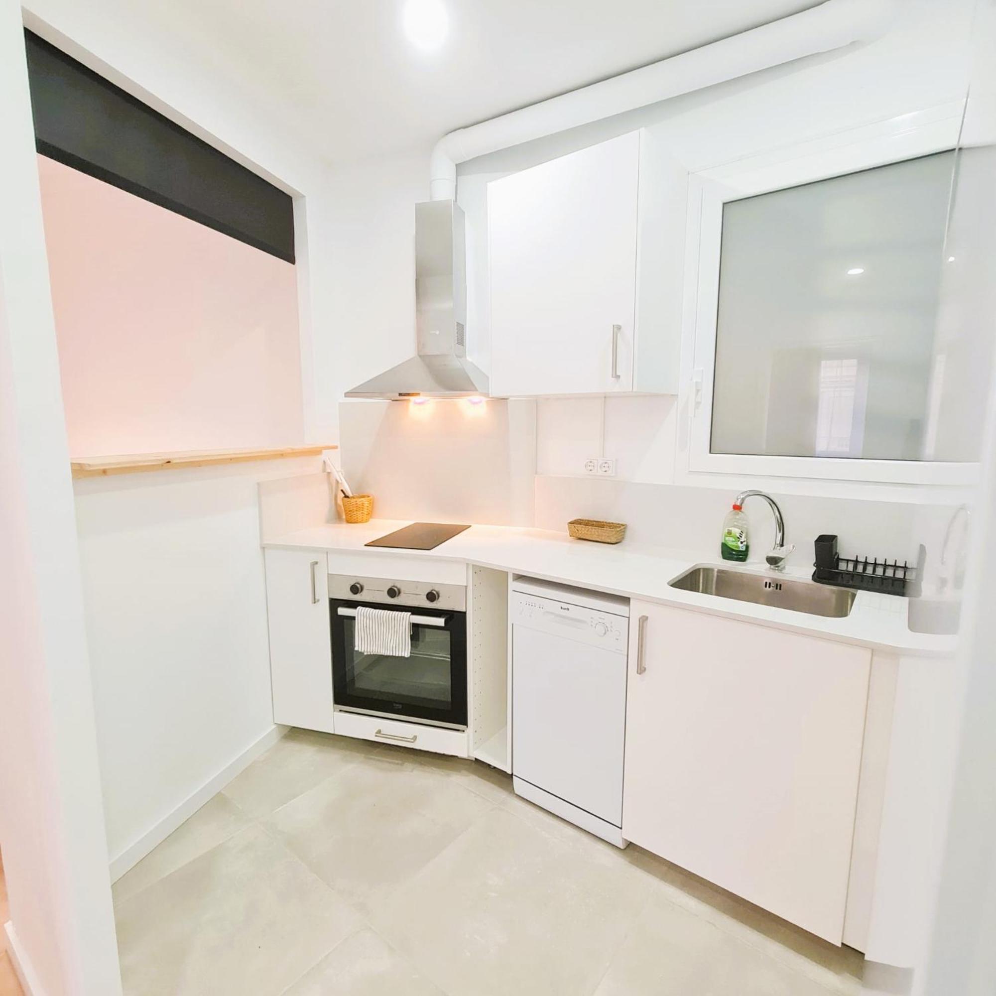 G74 Avenida Gaudi 4 Bedrooms With Balcony- Sagrada Familia Apartamento *