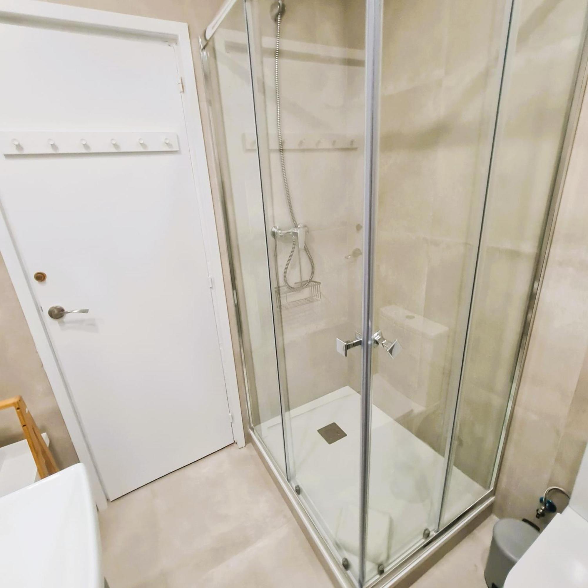 Apartamento G74 Avenida Gaudi 4 Bedrooms With Balcony- Sagrada Familia Barcelona