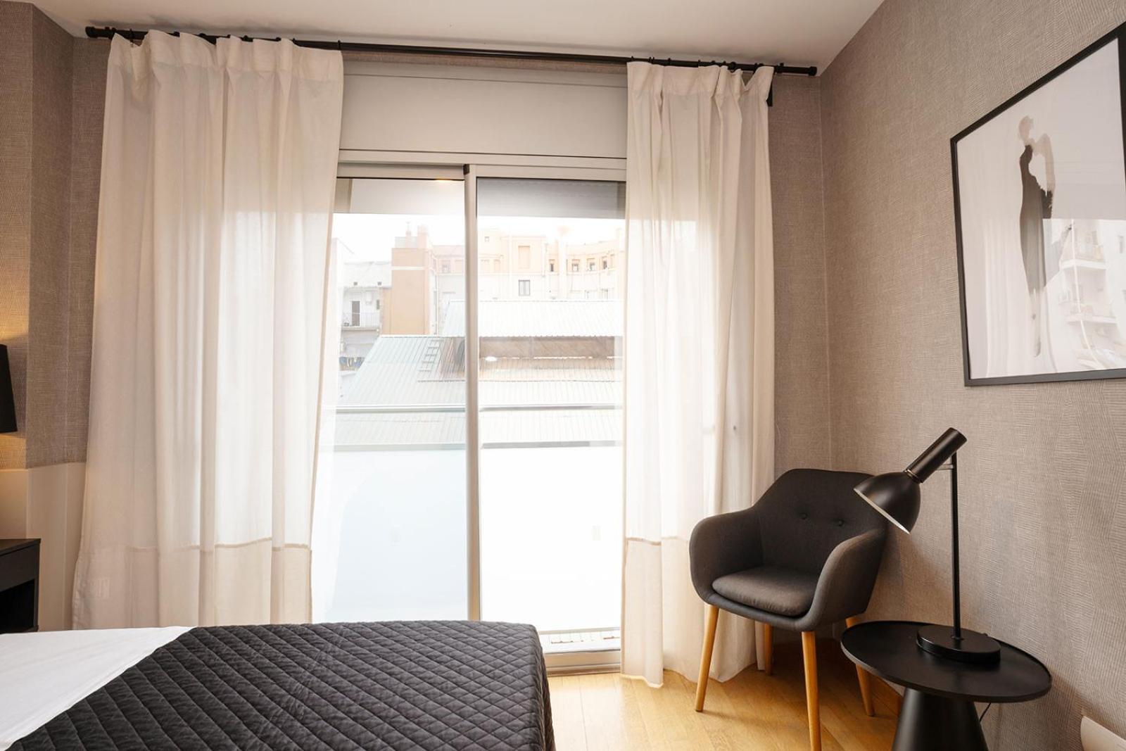 Modern Near Pl. Espana Apartment *