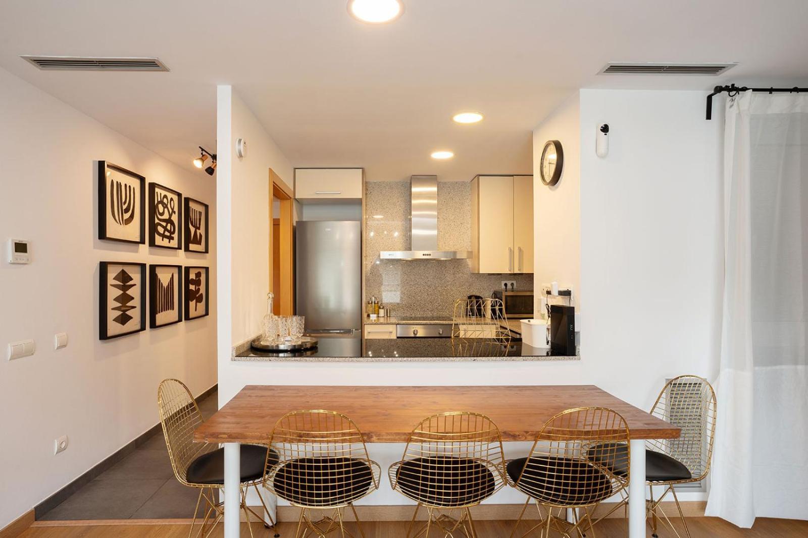 Modern Near Pl. Espana Apartment *