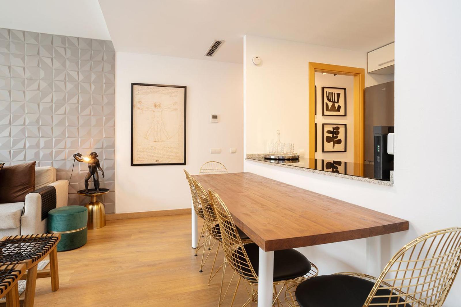Modern Near Pl. Espana Apartment