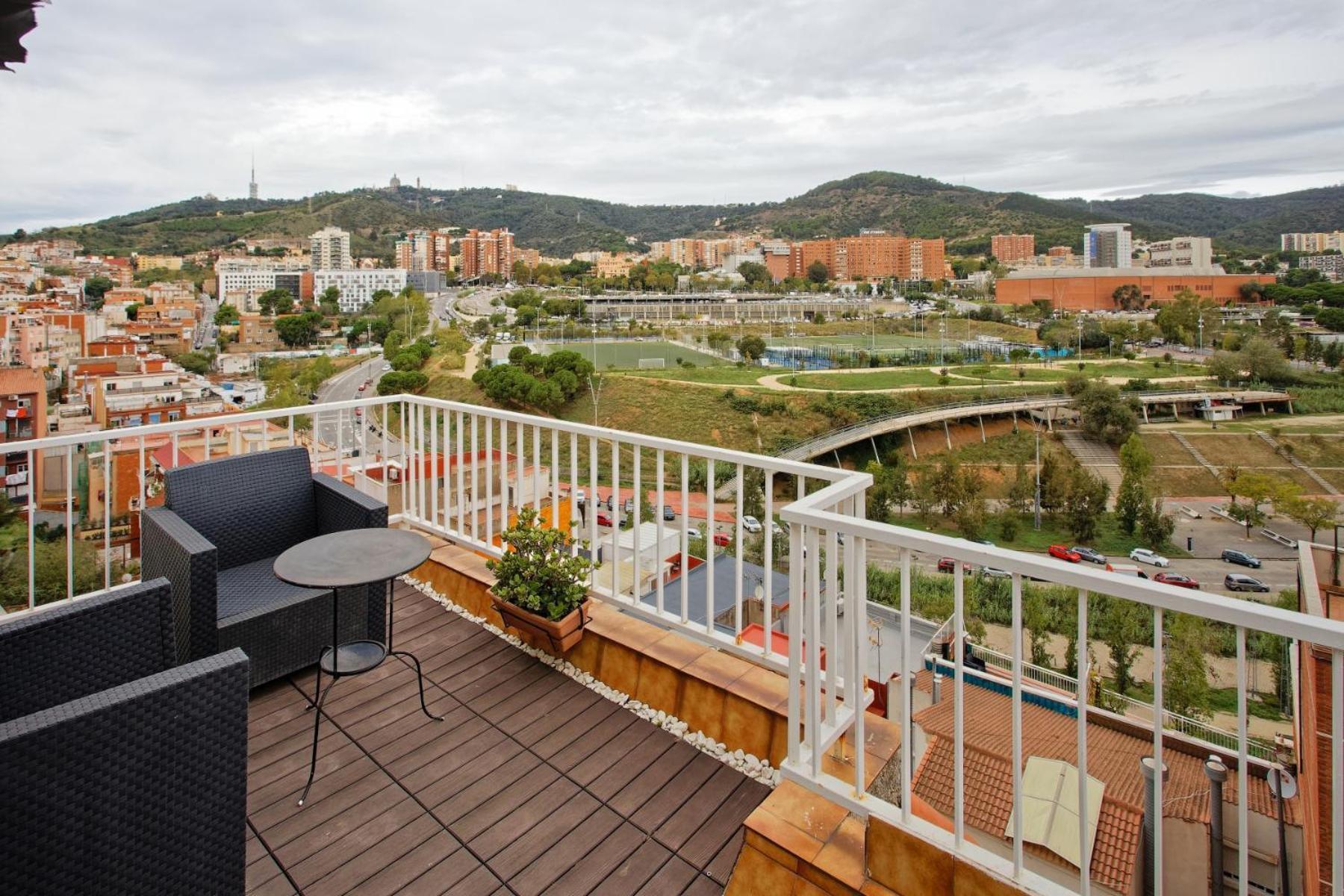 Apartment Large Penthouse With Incredible Views *