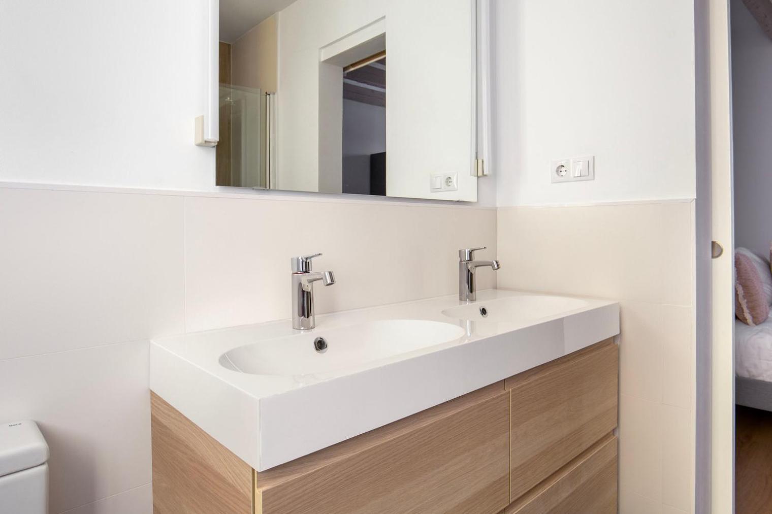 Apartment Blueground Sarria Nr Old Town Bcn-103 *
