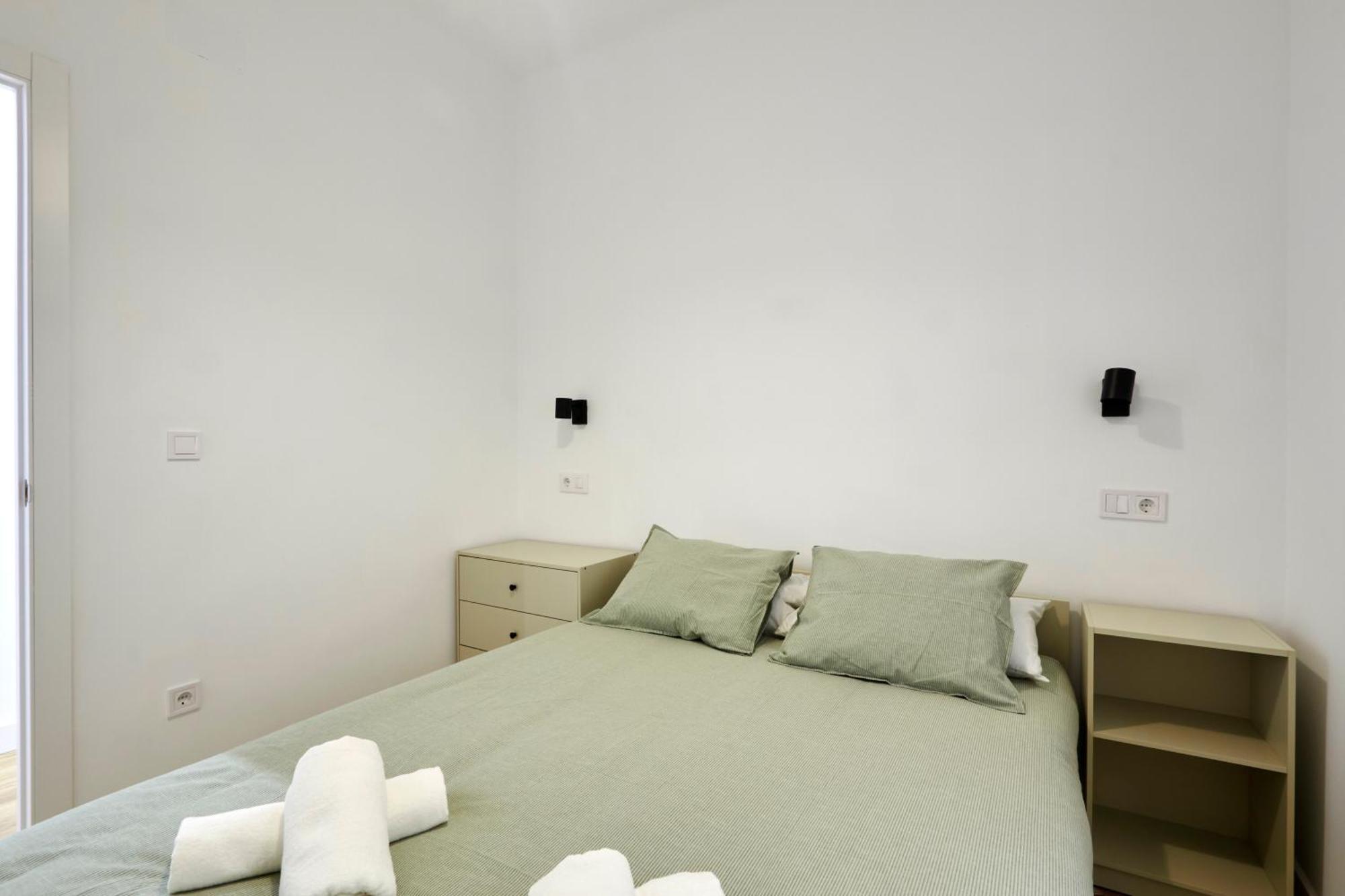 Comfortable Apartment Next To Apolo Theater Apartment Barcelona